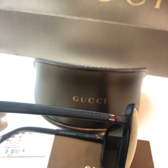Gucci sunglass with case - Picture 6 of 8